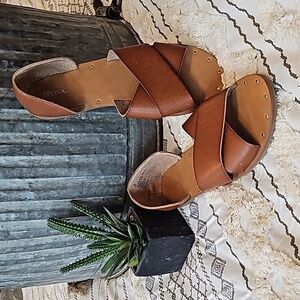 Women's Merona Light Brown Gladiator Slip On Gladiator Sandals 10 Casual Summer